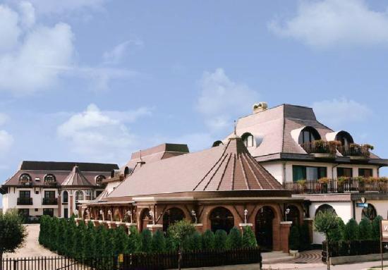 Karikás Étterem és Hotel